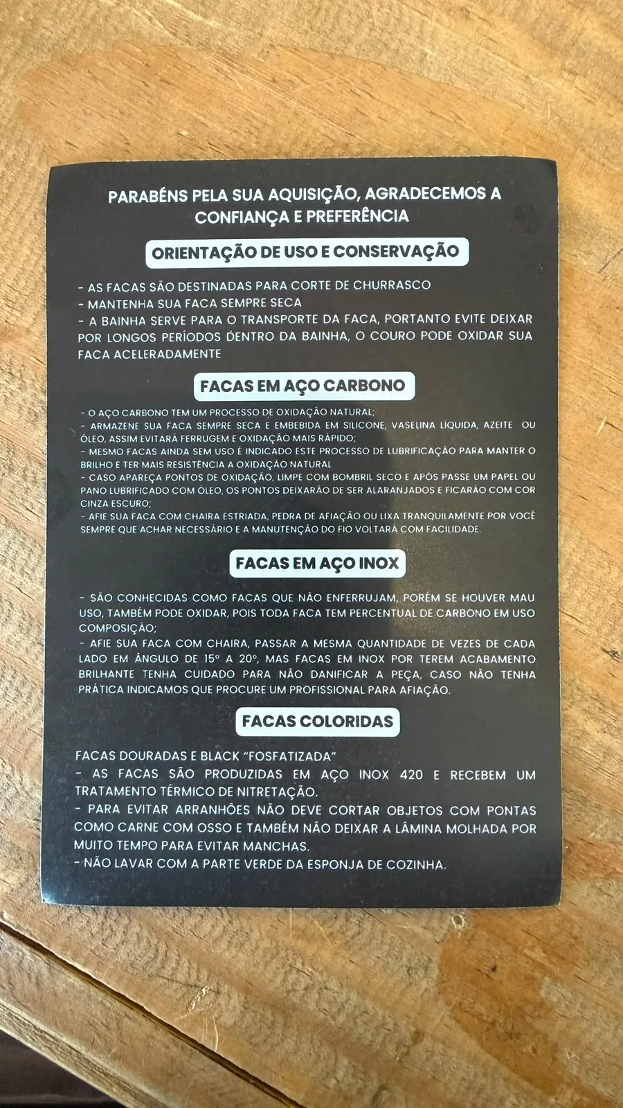 Cartão de orientação de uso e conservação que acompanha cada faca